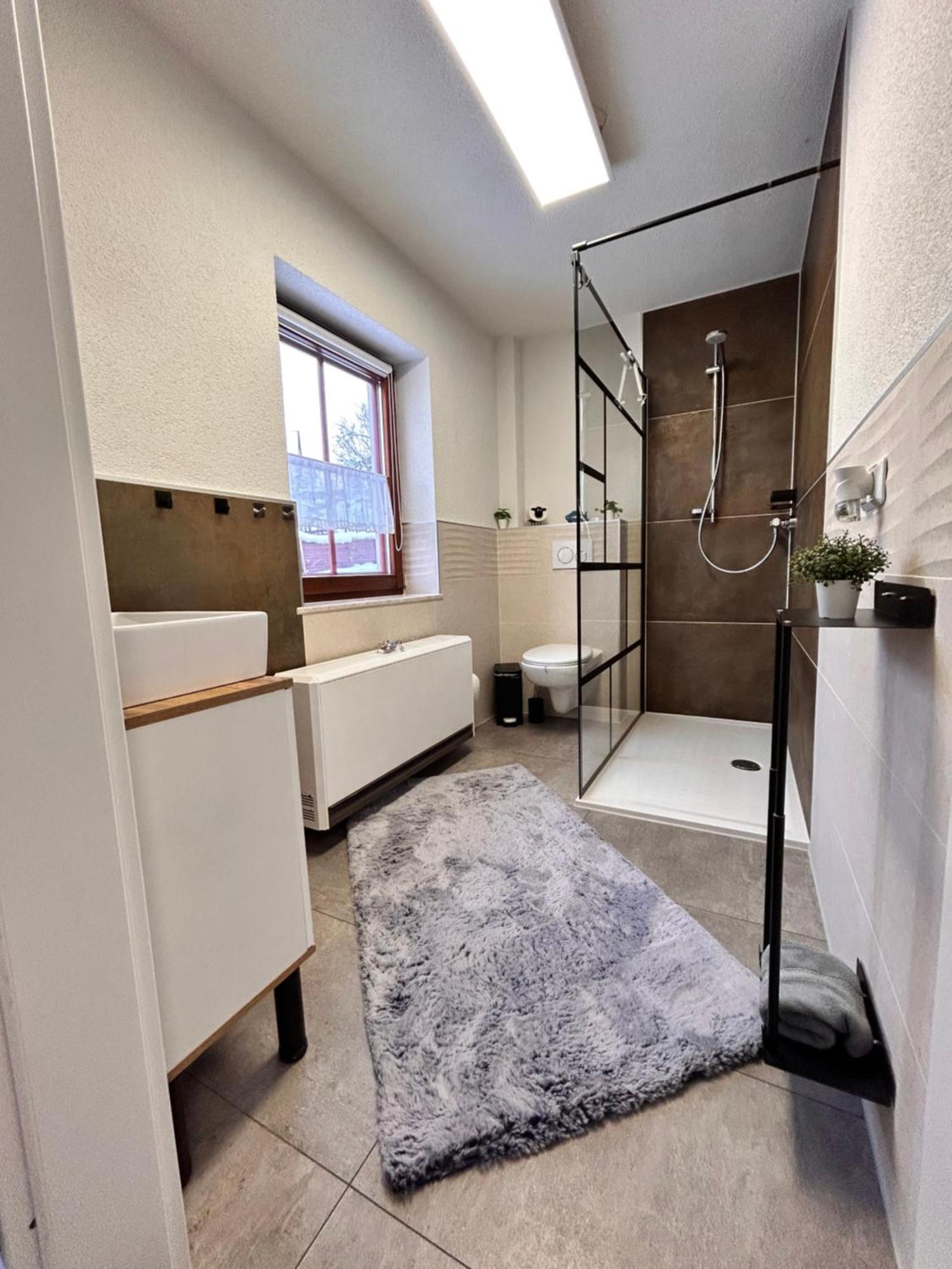 Mit Gartennutzung, Garage Und Wallbox Apartment *